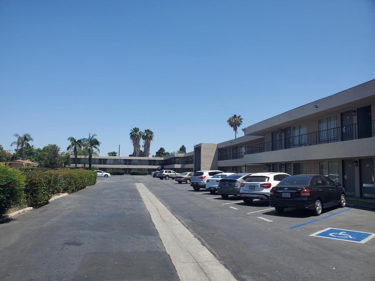 Royal Grand Inn Santa Ana Exterior photo